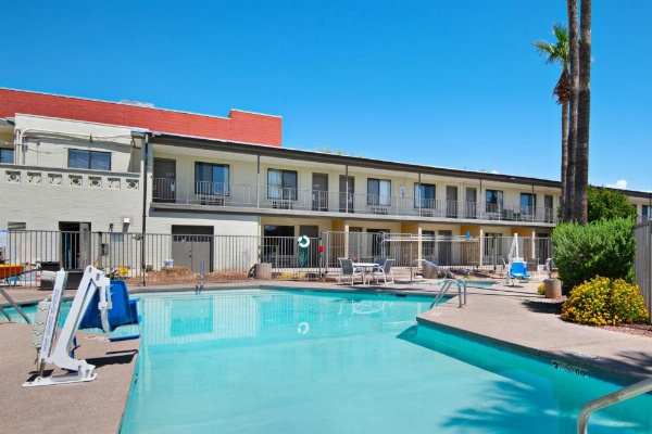 Red Roof Inn Tucson Downtown- University image 15